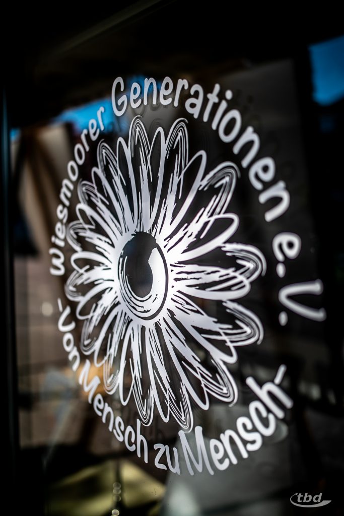 "Von Mensch zu Mensch" ist ergänzend zum Slogan "Miteinander - füreinander - beieinander" die Devise des Vereins.