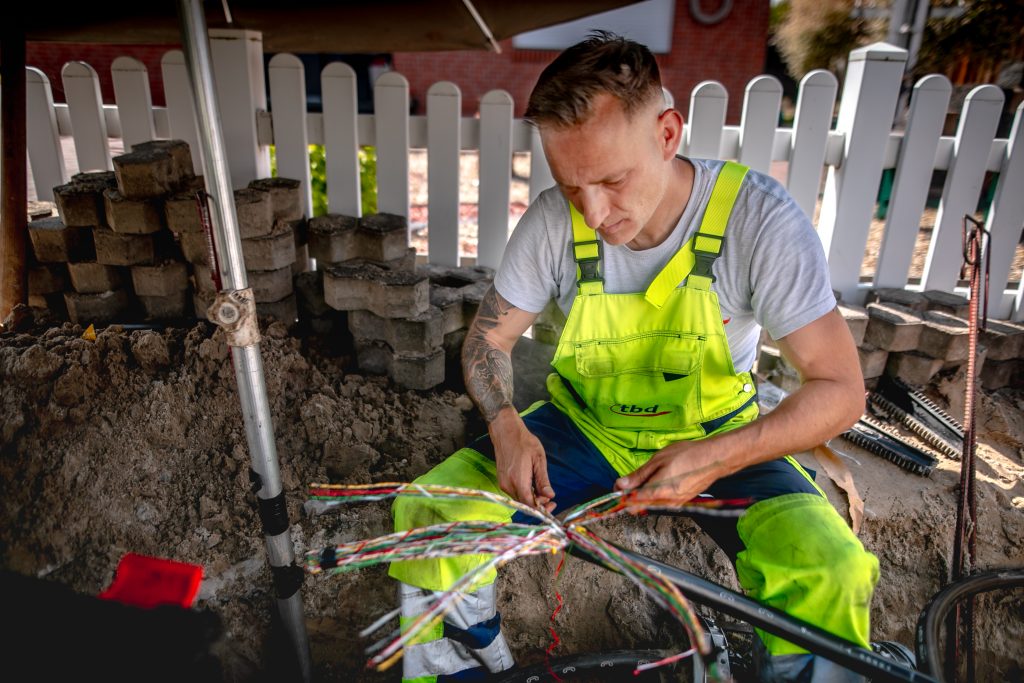 Damit ein Kupfer-Monteur wie unser Kollege Senad einen Kabeldefekt reparieren kann, muss der Fehler erstmal gefunden werden.