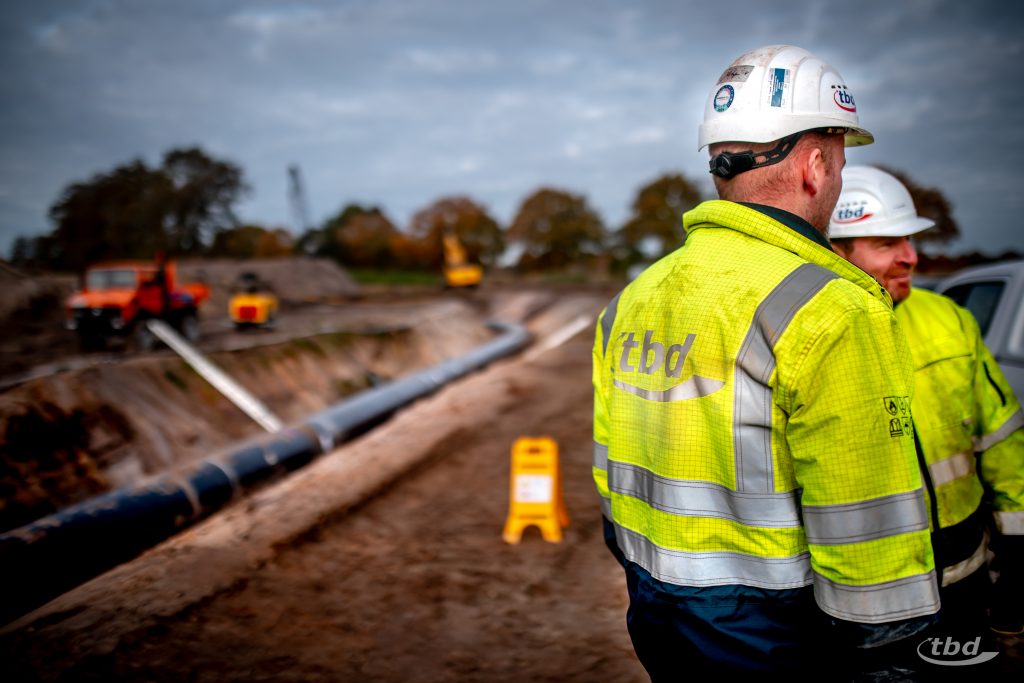 Während der Durchstrahlungsprüfungen halten sich auch unsere Fachleute selbstverständlich außerhalb des Kontrollbereiches auf.