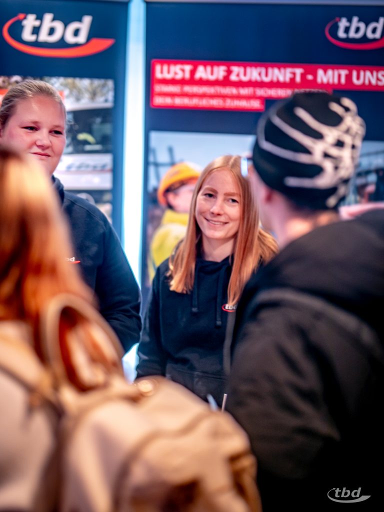 Anouschka (links) und Marit von unserem Messe-Team haben ungezählte Gespräche geführt und Fragen gern beantwortet. 