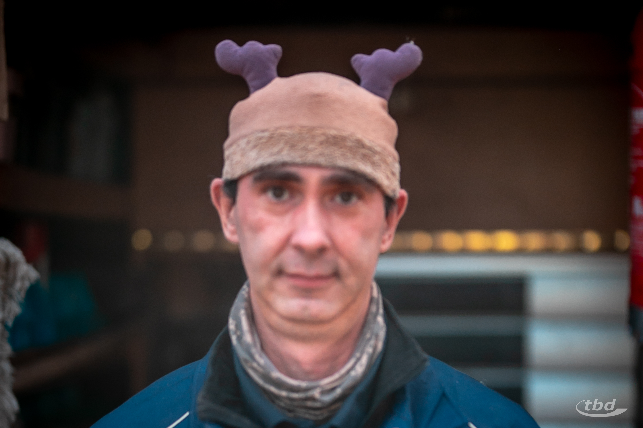 Eine besondere Adventsgeschichte: Warum Peer vor Weihnachten eine Rentiermütze trägt