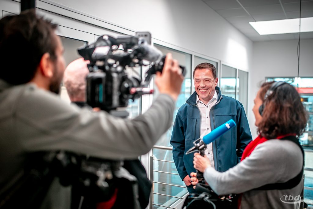 Auch Geschäftsführer Arnd Kleemann wurde vor laufender Kamera befragt.