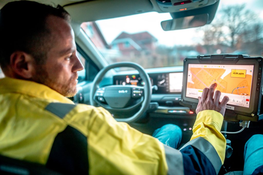 Gasspürer Sebastian Gerber im Einsatz: Fahrzeuggestützte Methanmessungen mit einem unserer PipeScout-Fahrzeuge.